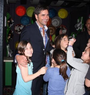 John Stamos with the kids
 Photo